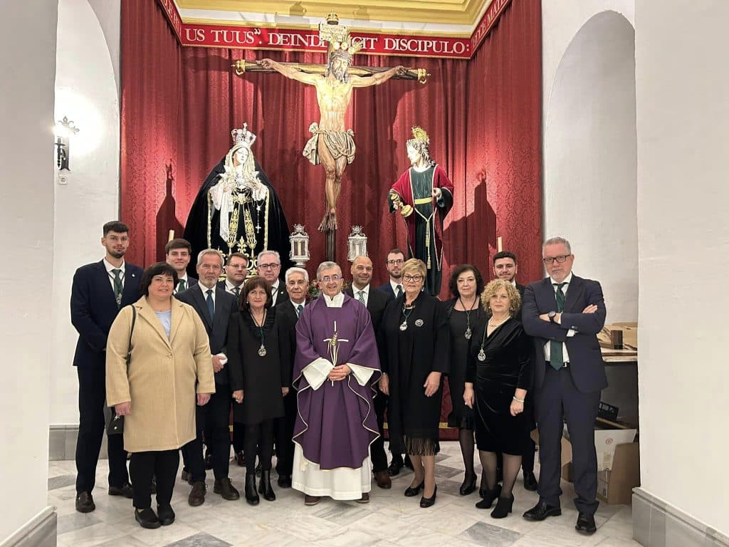 LA HERMANDAD DE LA VERA CRUZ CLAUSURA EL XXV ANIVERSARIO DE LA BENDICIÓN DEL CRISTO DE LA EXPIRACIÓN