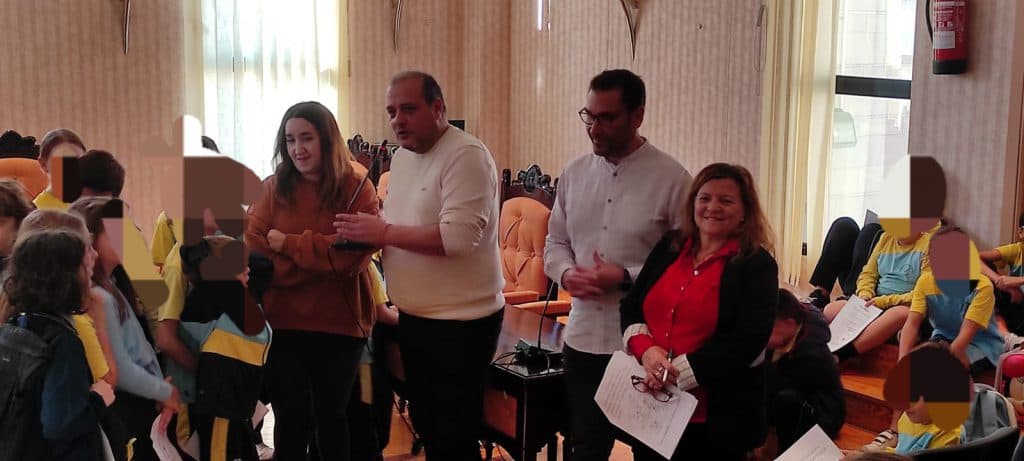 Alumnos del Colegio de La Caleta celebran el Día de la Constitución con distintas actividades en el Ayuntamiento