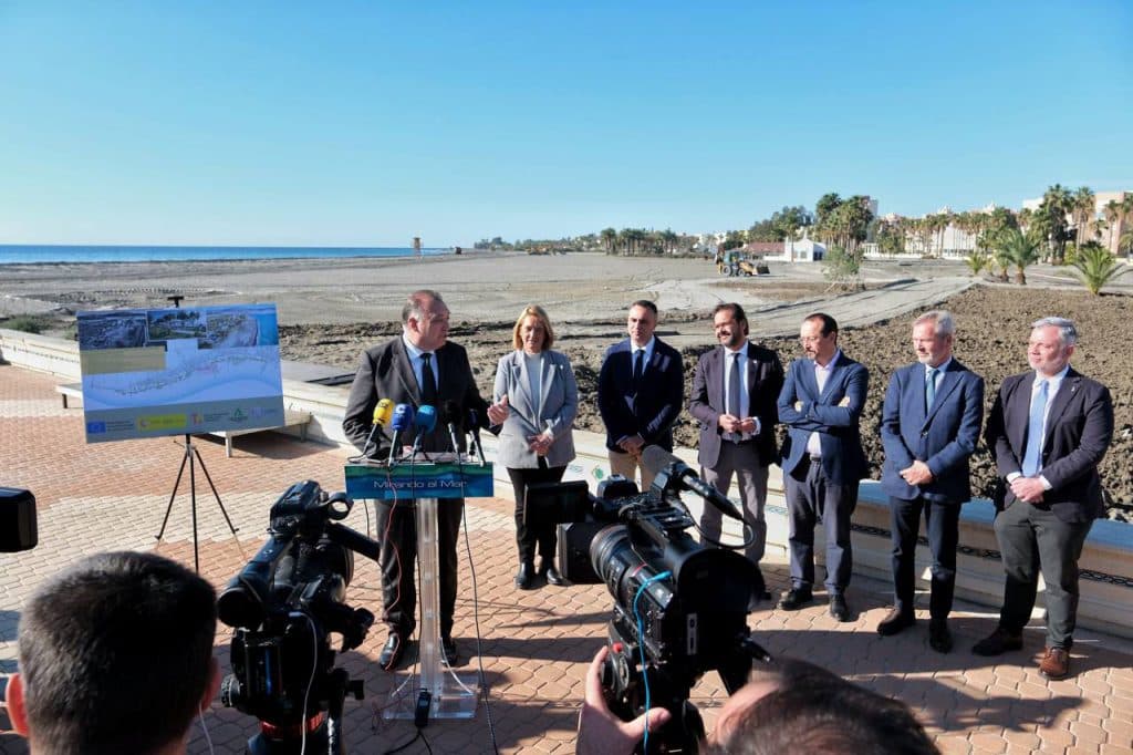 El consejero Carlos Bernal visita las obras del Plan de Sostenibilidad Turística de Motril con una inversión de 2,5 millones que consolida el turismo sostenible local