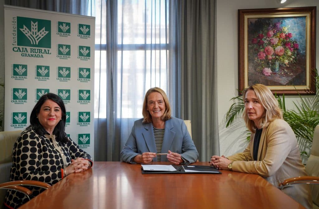Ayuntamiento y Fundación Caja Rural Granada firman un convenio para la recuperación de la memoria oral de la Fábrica de Nuestra Señora del Pilar