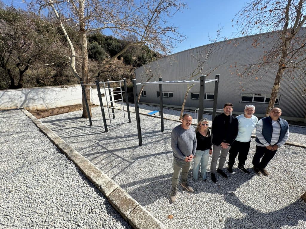 Lanjarón estrena un espacio de calistenia en el complejo Polideportivo Francisco Vega Morata