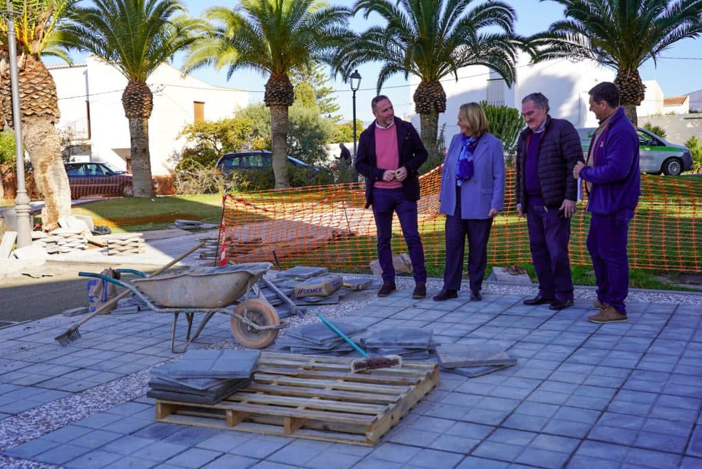 El Ayuntamiento de Motril inicia las obras de mejora de la plaza Río Guadalquivir de Puntalón