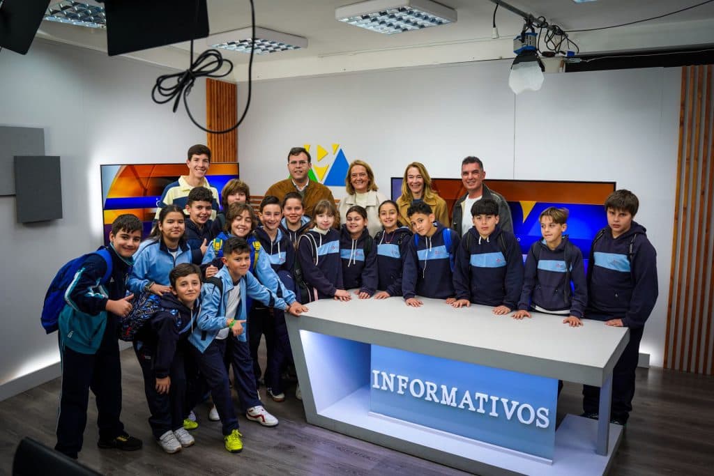 Telemotril comienza las visitas guiadas para escolares por los estudios de la radio televisión pública