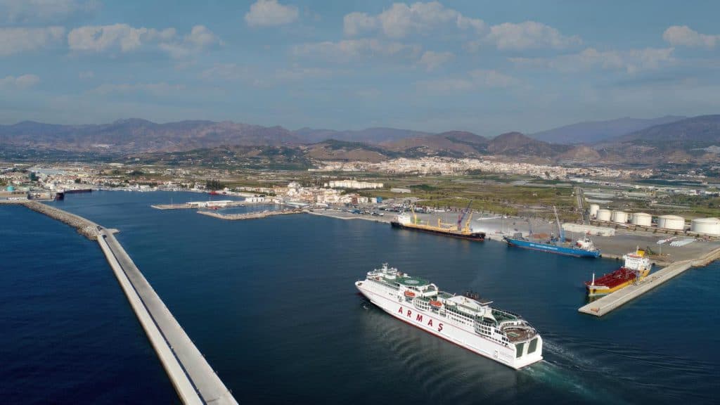 Armas se estrena al frente de la línea de interés público entre Melilla y Motril con crecimiento en pasajeros y mercancías
