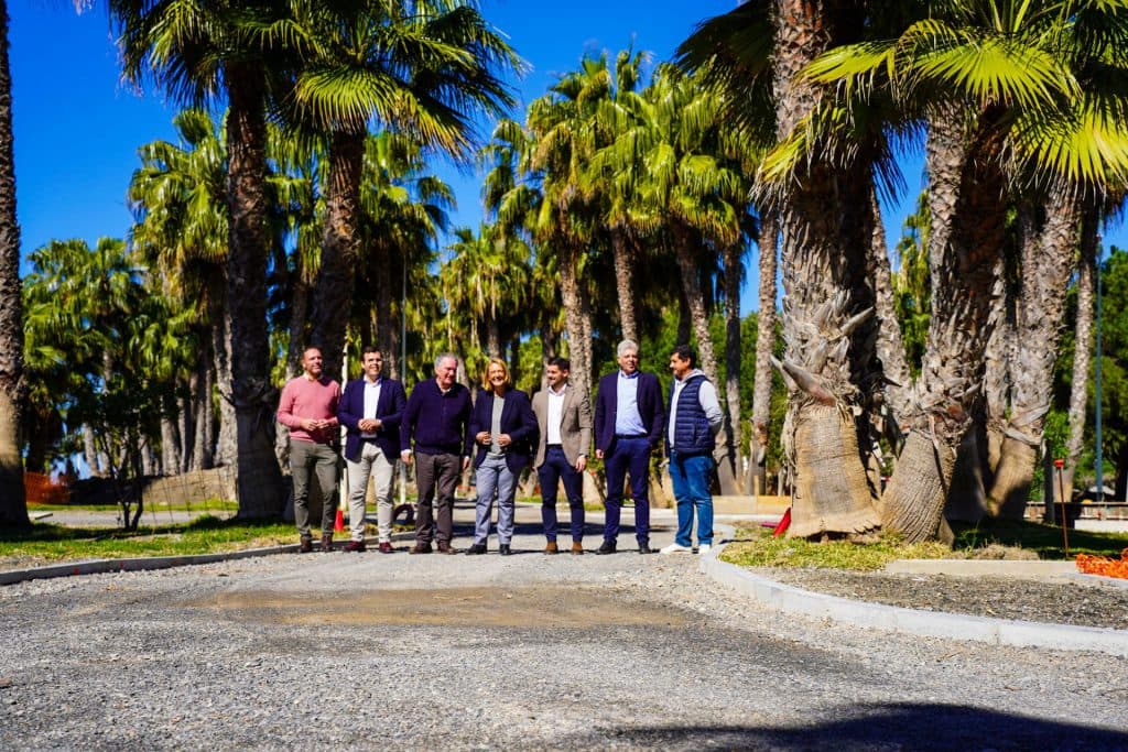 Avanzan a buen ritmo las obras de reorganización del aparcamiento poniente de Playa Granada