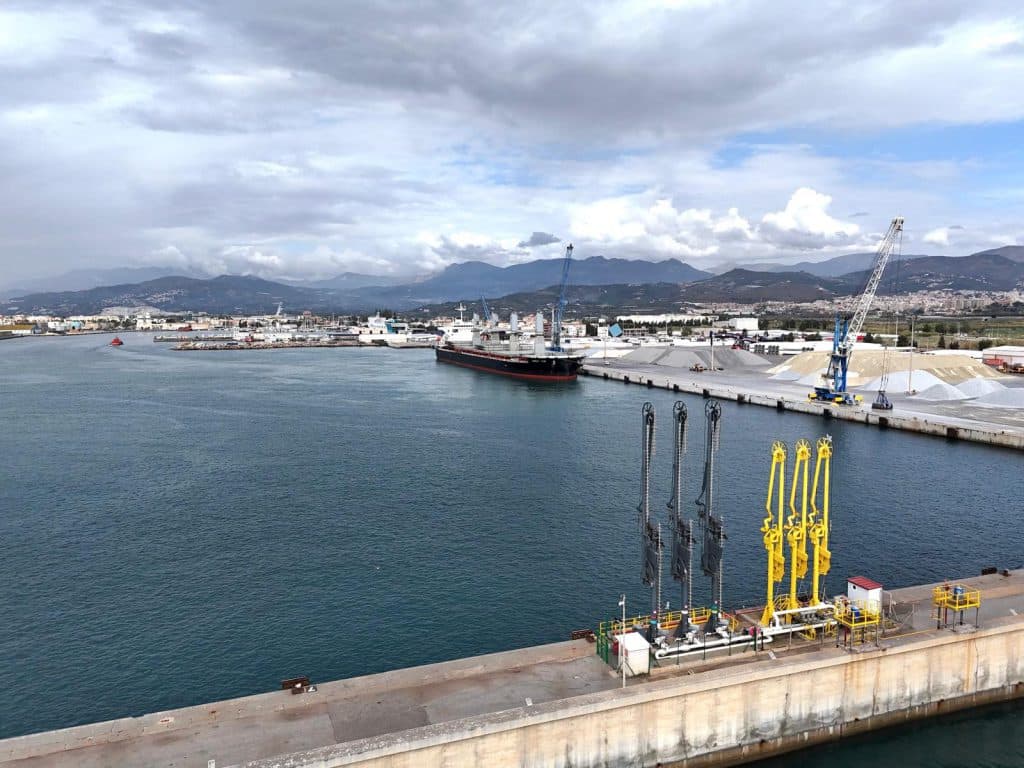 Motril se convierte en el puerto de referencia para la exportación de minerales de la provincia