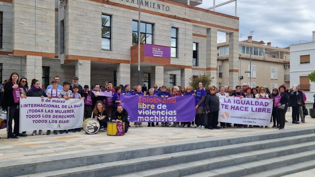 La V Marcha por la Igualdad grita en Salobreña contra las desigualdades entre hombres y mujeres