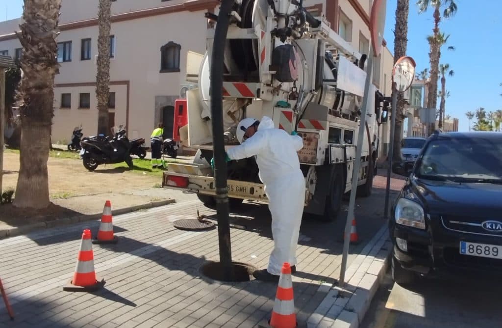 Mancomunidad intensifica la inspección de imbornales y alcantarillas en Salobreña