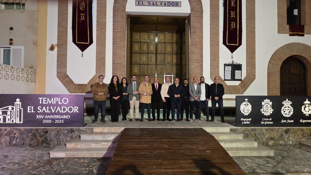 Descubren un monolito en el templo El Salvador que conmemora el 25º aniversario de su construcción