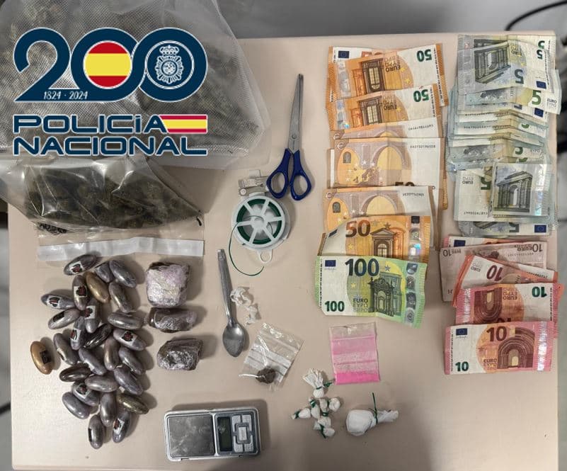 La Policía Nacional desmantela en Granada un punto de venta de estupefacientes y detiene a su presunto responsable