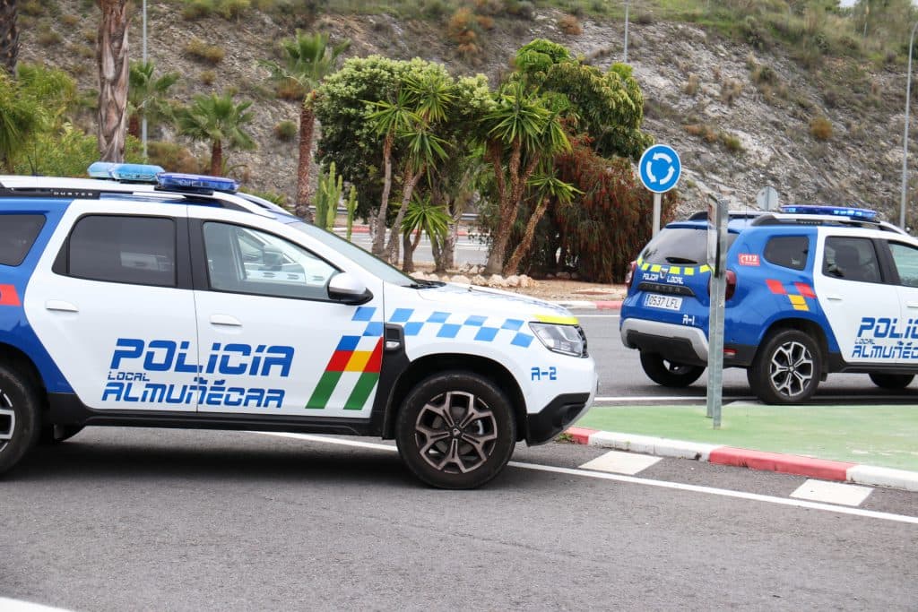 Fallece un hombre al caer su turismo por un barranco en una finca en Almuñécar