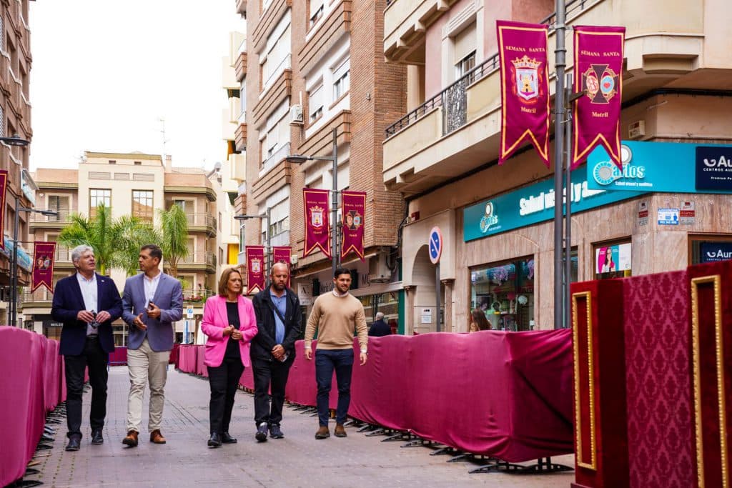 Motril ultima todos los preparativos de cara a la llegada de la Semana Santa 2025 con el montaje de la Carrera Oficial