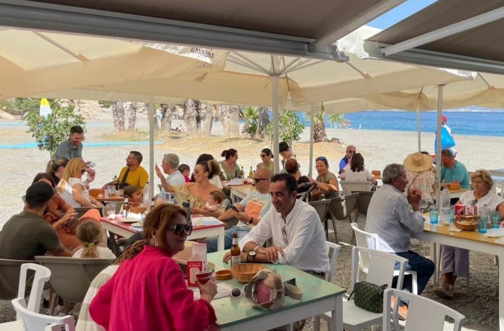 La Semana Santa de este año ha pasado “volando” por las playas de la Costa Tropical