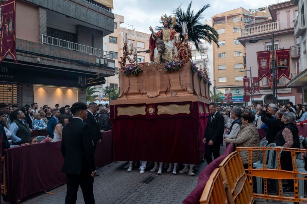 HE AQUÍ, TU REY VIENE A TI SOBRE UN POLLINO (Jn. 12.12-19)