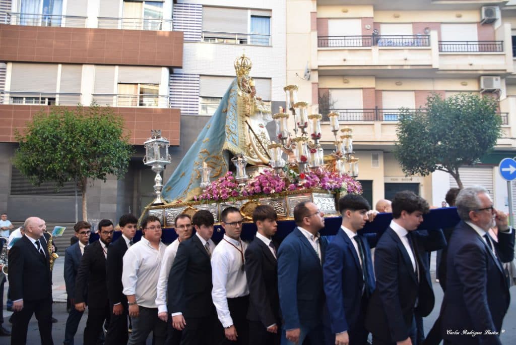HISTÓRICA SALIDA DE NUESTRA SEÑORA DE LA CABEZA A LA ERMITA DE SAN ANTONIO