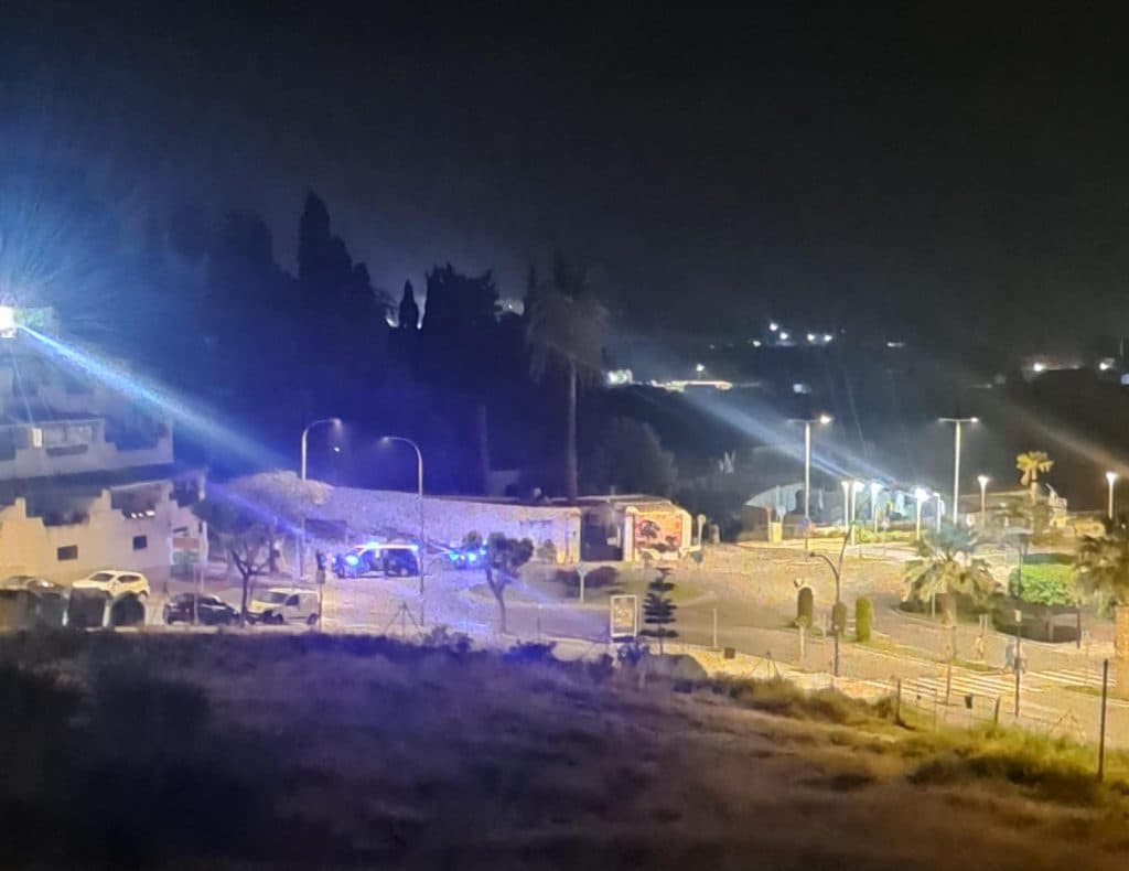 El PSOE de Motril denuncia que el botellón y otros problemas graves de orden público «han obligado a la alcaldesa a suspender los conciertos de la plaza de toros»