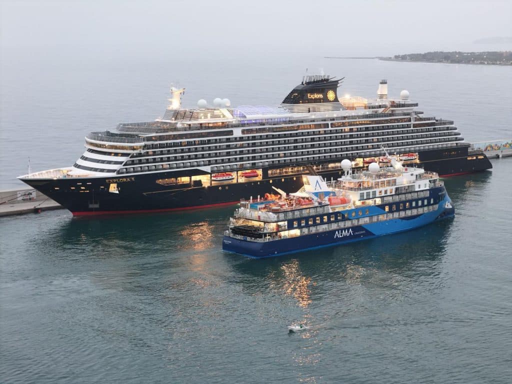 Tres cruceros llegan al Puerto de Motril coincidiendo con la jornada festiva del 1º de Mayo las Cruces