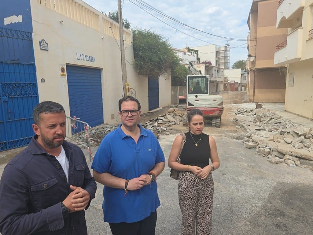 Torrenueva Costa renueva sus redes hidráulicas en la calle Peñón de Jolúcar con una inversión conjunta de 120.000 euros