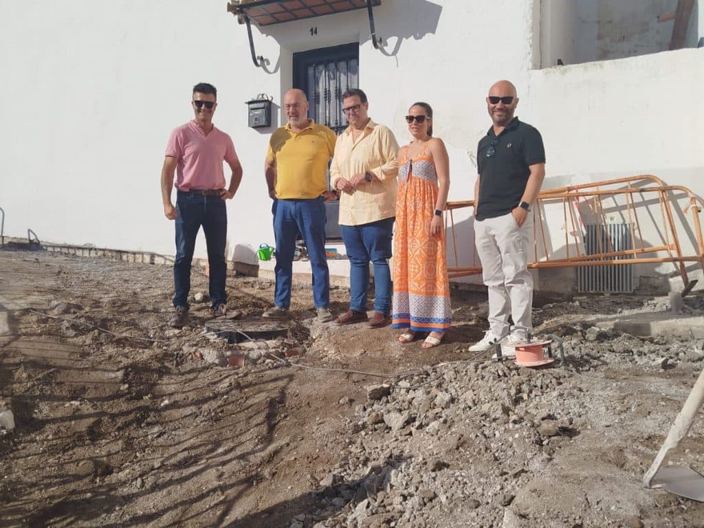 Mancomunidad de la Costa Tropical y Ayuntamiento de Salobreña renuevan la calle Girasol