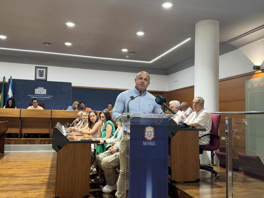 La Mancomunidad rinde homenaje a Antonio Escámez y aprueba la regeneración integral de la calle Puerta Granada de Motril