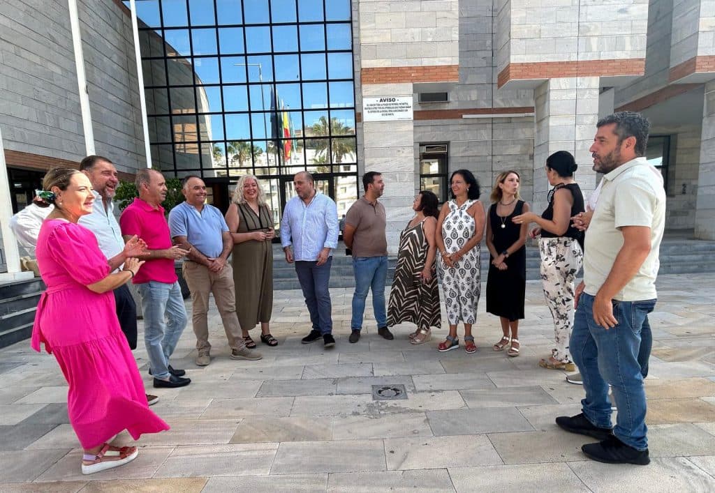 El PSOE urge a la Junta y a la Diputación ayuda para combatir la proliferación del alga asiática en la Costa