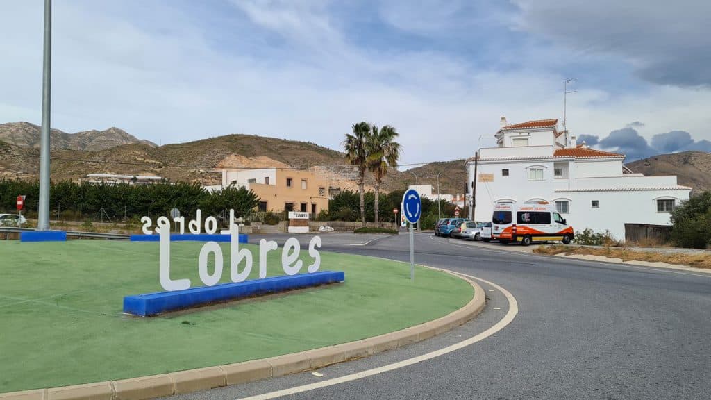 Los vecinos de Lobres dispondrá de un servicio especial de autobús para ir a la playa