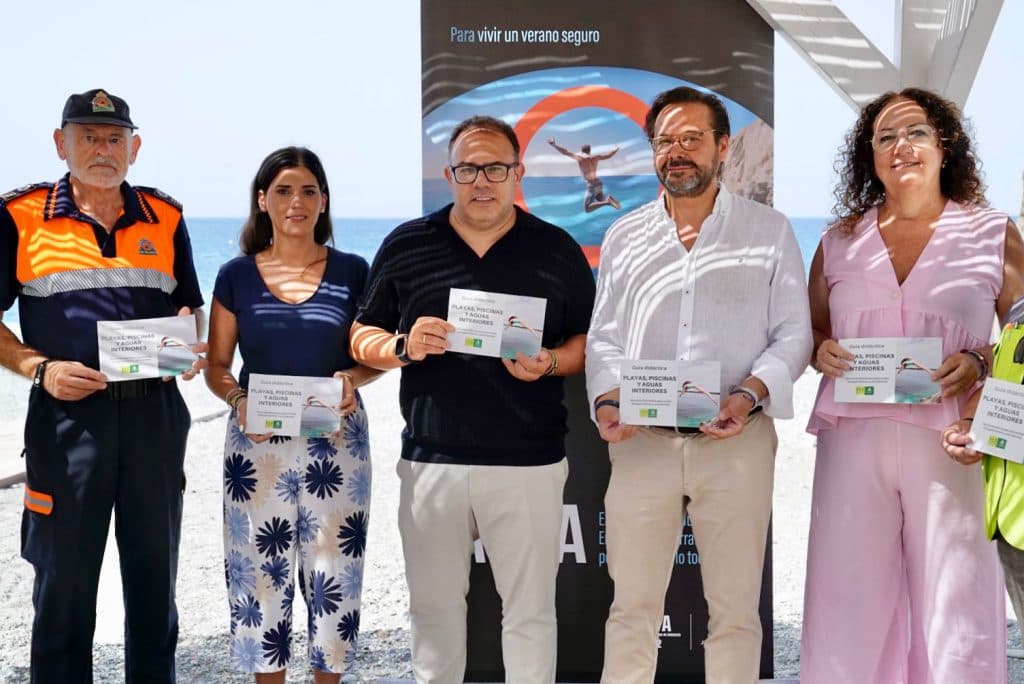 La Junta presenta una campaña para prevenir este verano ahogamientos en las zonas de baño