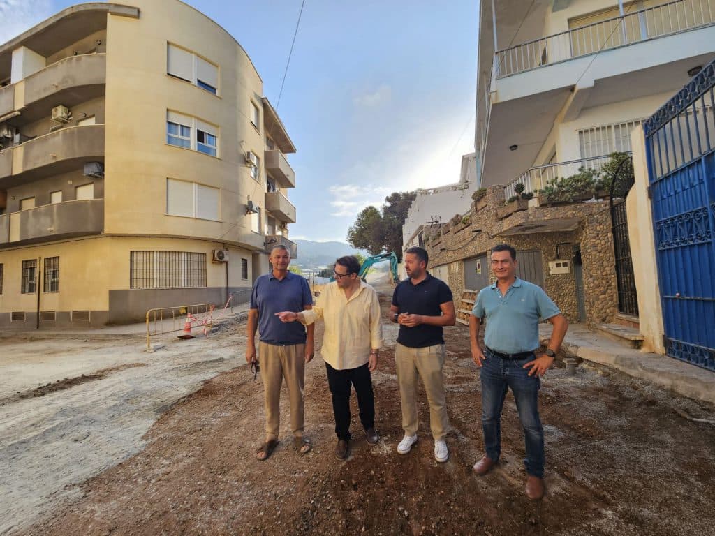La Mancomunidad y el Ayuntamiento de Torrenueva Costa reanudan las obras de mejora hidráulica en la calle Peñón de Jolúcar