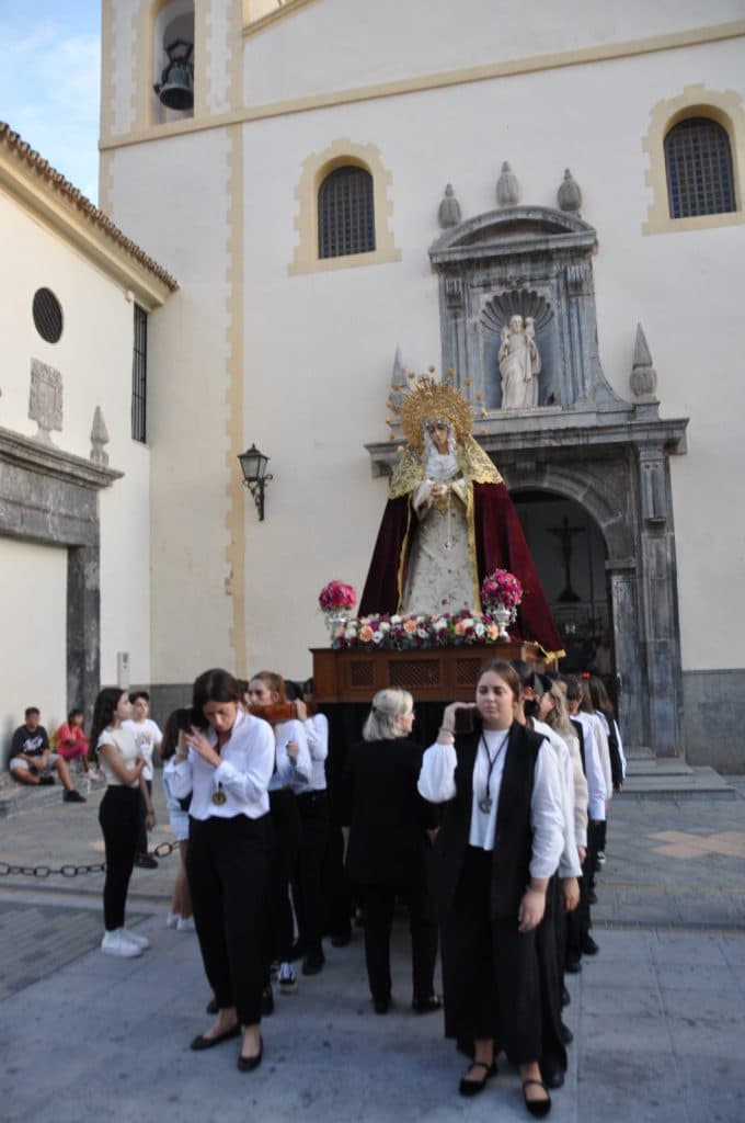 JORNADA DE ACTOS COFRADES EN LA CIUDAD DE MOTRIL: MAYOR CONSUELO CELEBRA UN ROSARIO VESPERTINO Y SANTA CENA CLAUSURA SU X ANIVERSARIO