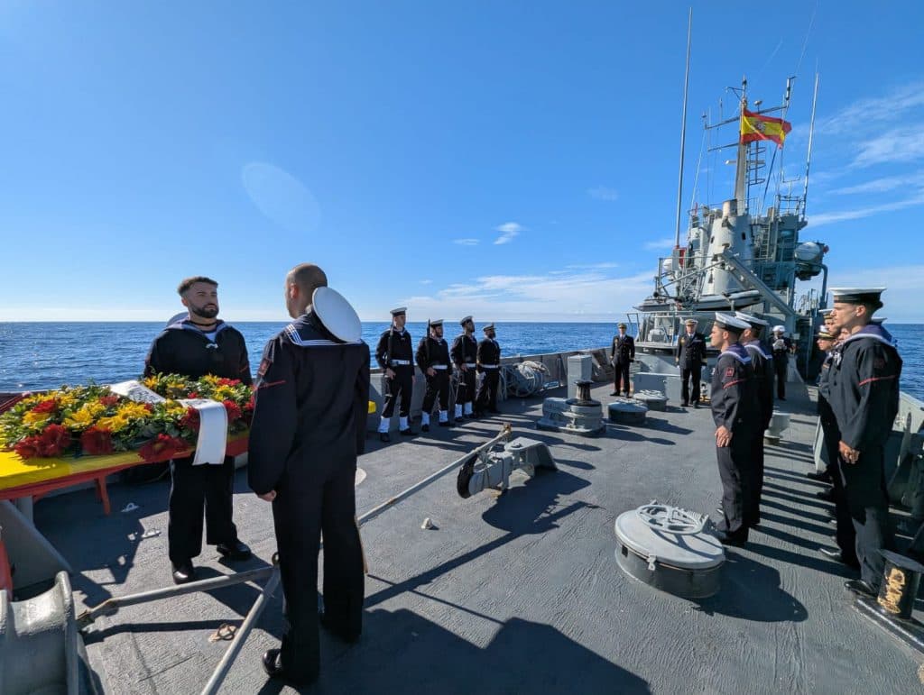 La Armada Española se suma a la conmemoración del 463 aniversario del Naufragio de 25 galeras en la Bahía de La Herradura