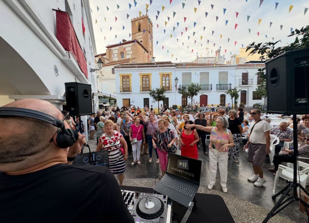 La concejalía de Fiestas de Salobreña inaugura las Fiestas Patronales con la tradicional merienda para mayores