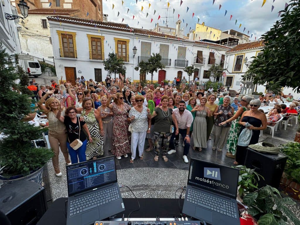 Una merienda para los mayores y una Gymkana marcan el inicio de las Fiestas del Rosario en Salobreña