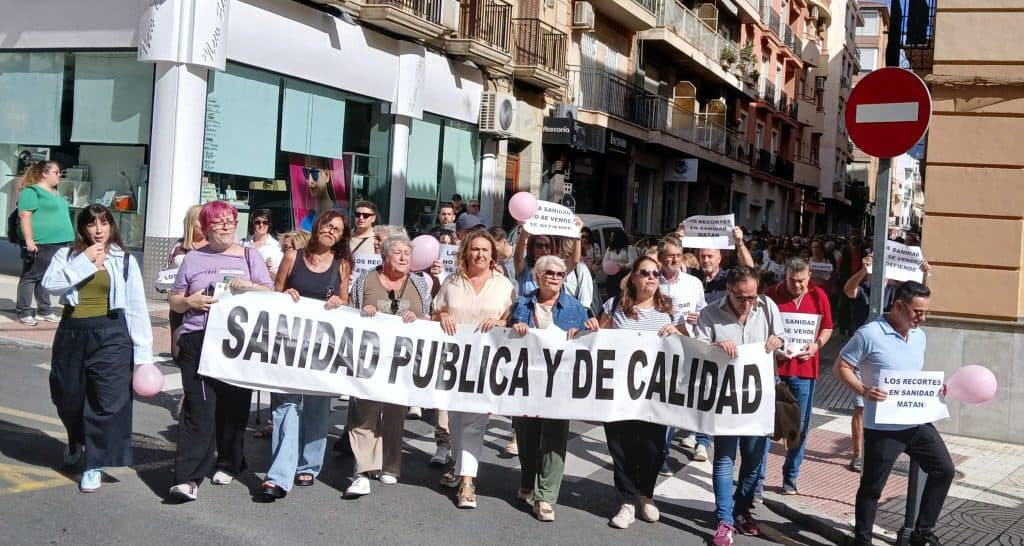 Más de medio millar de personas se manifiestan en Motril por una «Sanidad Pública y de Calidad»