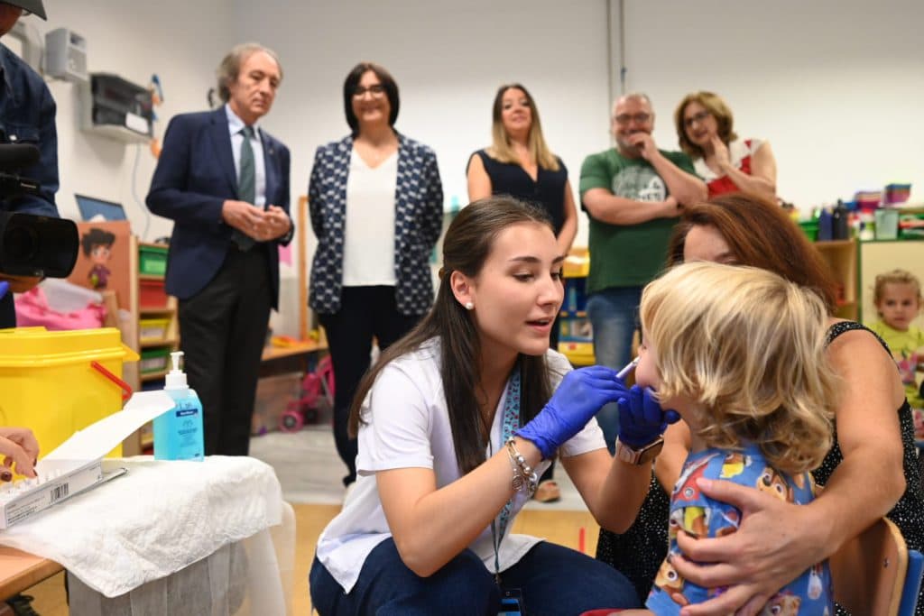 Más de 8.000 niños menores de 5 años recibirán la vacuna antigripal esta campaña en Granada