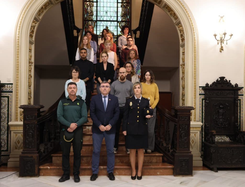 Minuto de silencio en la Subdelegación del Gobierno en Ganada por el último crimen machista