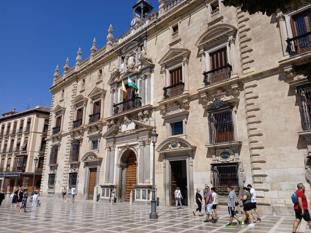 Juicio a una red que introducía hachís en la Costa de Granada con narcolanchas