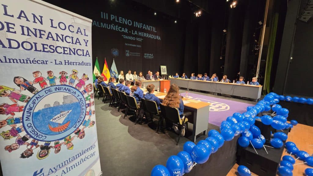 Almuñécar celebra su III Pleno de la Infancia con una apuesta clara por la protección y seguridad de los menores en el entorno digital