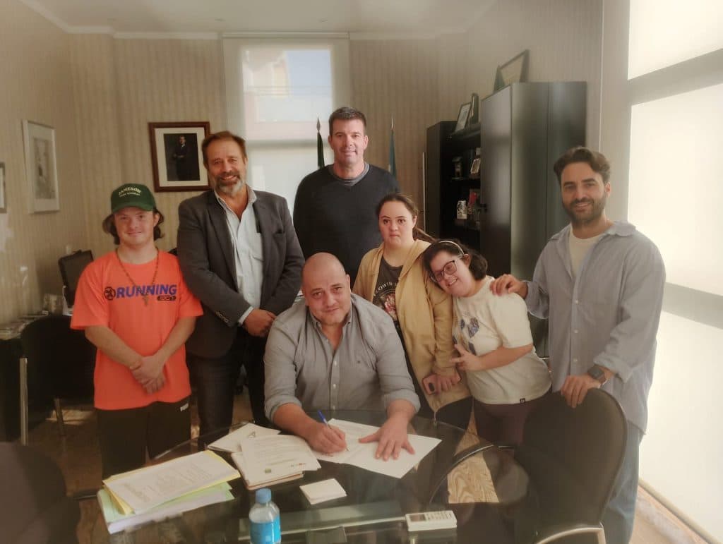Salobreña impulsa la inclusión a través del deporte con un acuerdo de colaboración con la Asociación Granadown
