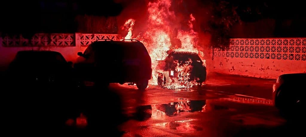 Arden dos coches esta madrugada en el barrio almuñequero de Fígares