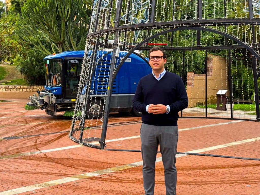 Juan Fernando Hernández presenta el Plan Especial de Limpieza en Motril para Navidad