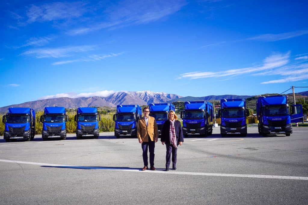 Motril presenta «la mayor inversión en camiones de limpieza de su historia» con cerca de dos millones de euros