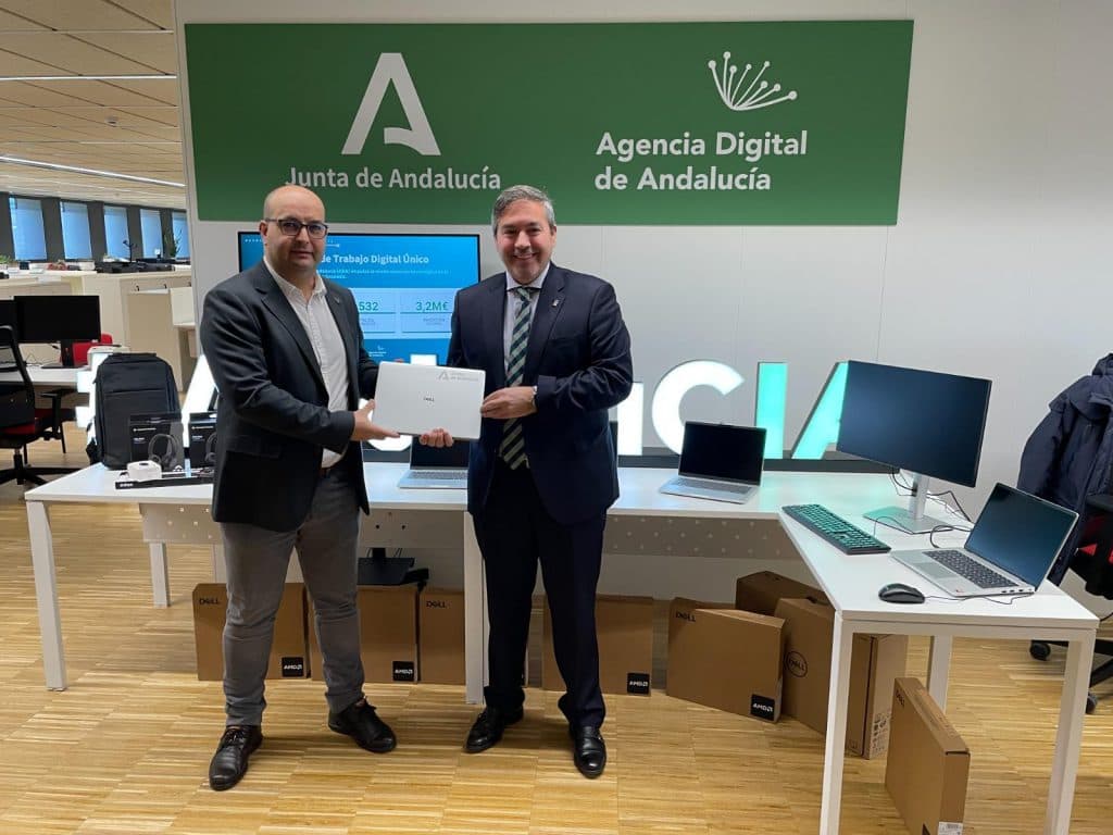 La Junta impulsa el modelo de Puesto de Trabajo Digital Único con 325 equipos en la Delegación Territorial de Granada