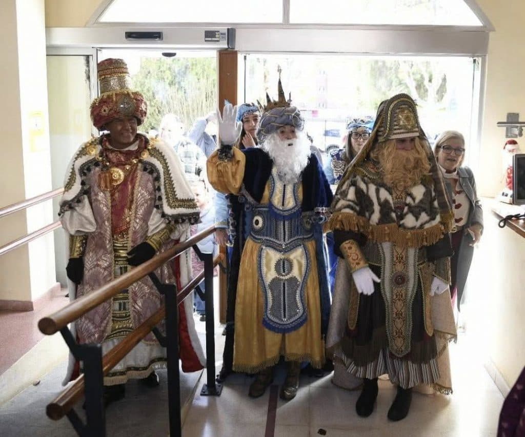 La Cabalgata de Reyes de Motril saldrá a la calle confiando en que pare la lluvia a partir de las ocho de la tarde