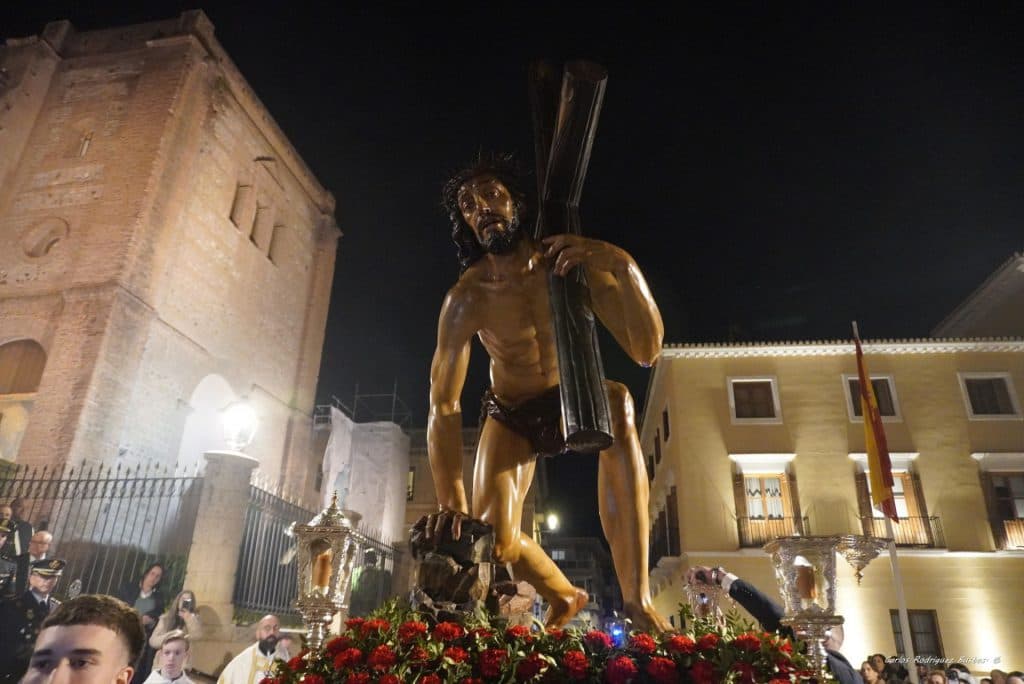 LA AGRUPACIÓN DE HERMANDADES Y COFRADÍAS CELEBRA SU TRADICIONAL SANTO VÍA CRUCIS EN LA CIUDAD