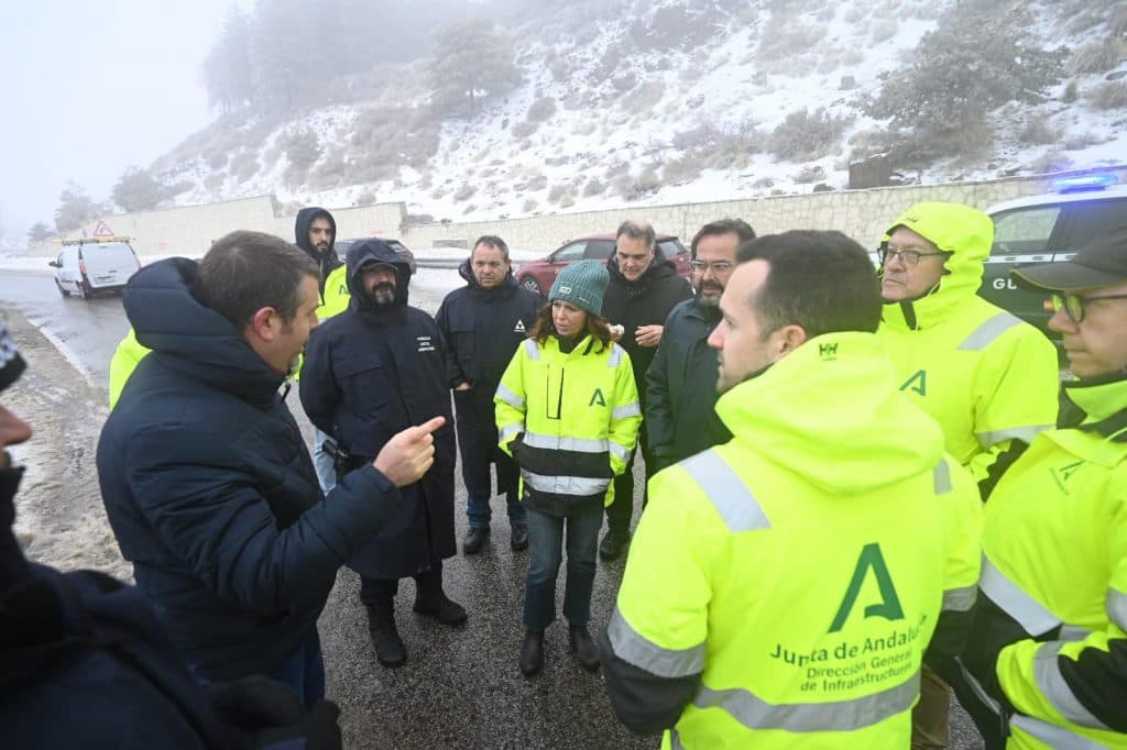 La Junta corta de manera preventiva la carretera de acceso a Pradollano
