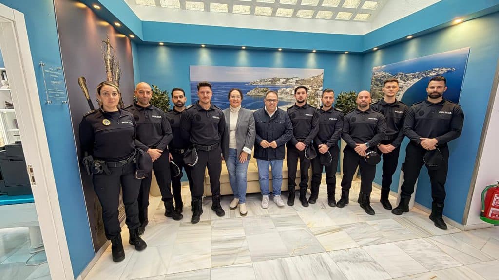 Almuñécar refuerza la seguridad ciudadana con la incorporación de ocho nuevos agentes de Policía Local en prácticas
