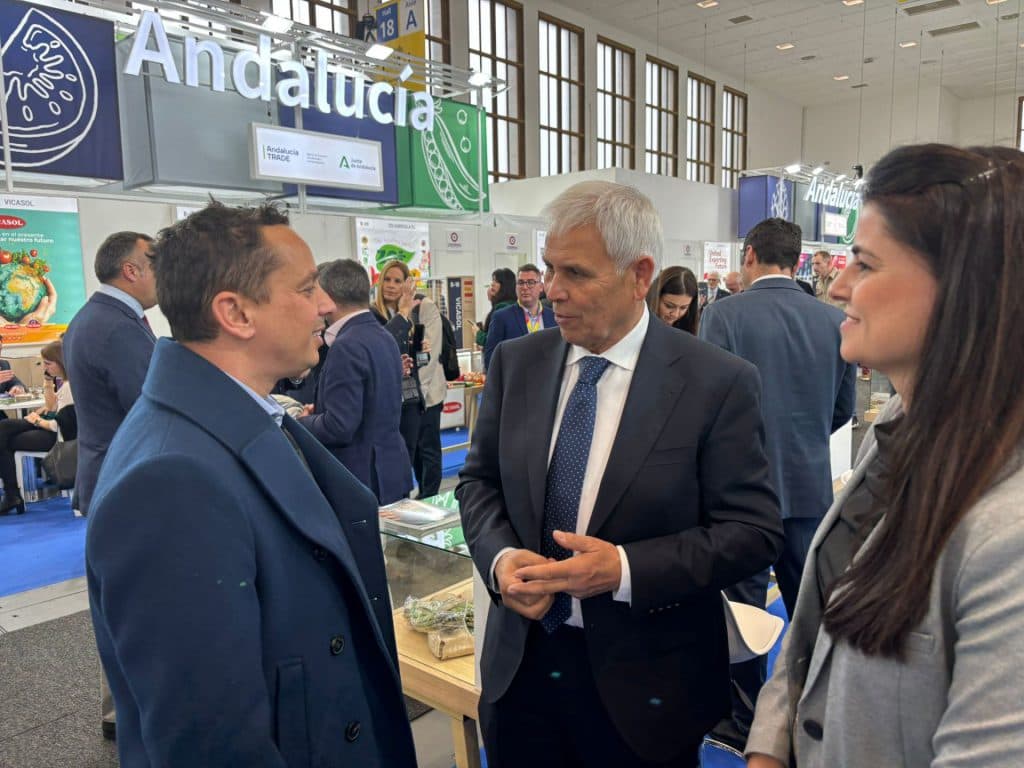 El Ayuntamiento de Almuñécar refuerza la defensa de los tropicales en Fruit Logística Berlín ante el acuerdo Mercosur