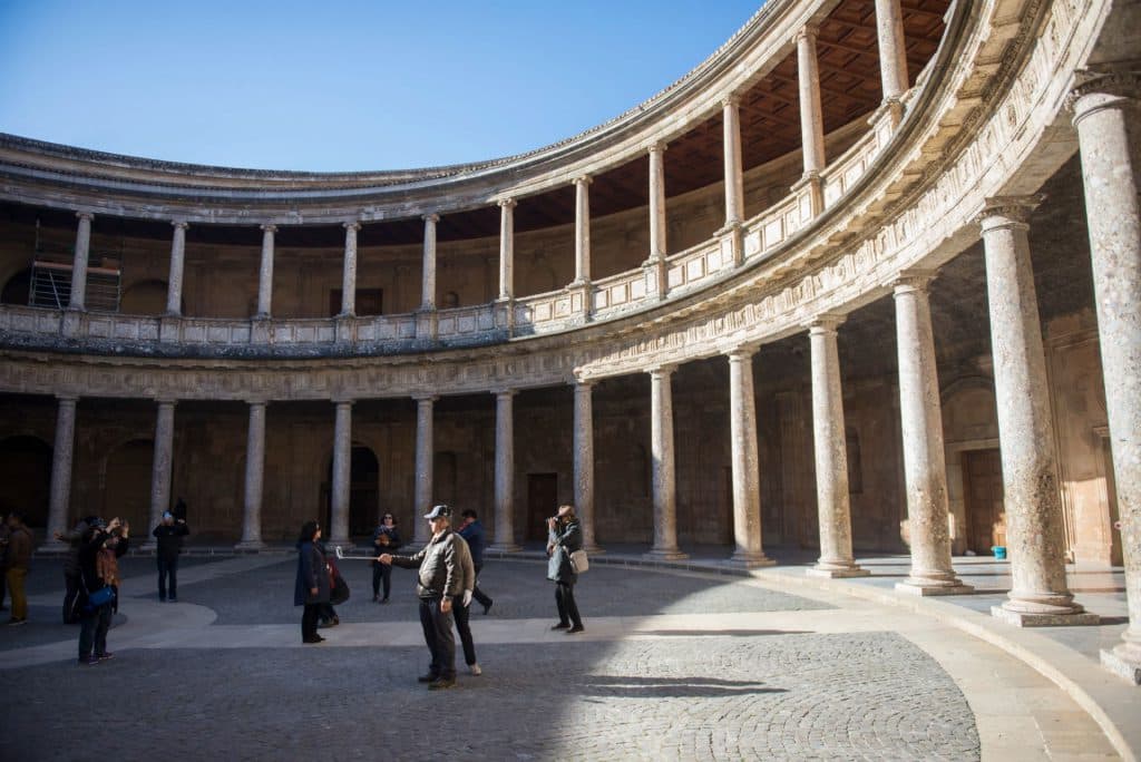 Granada cerró en 2025 el mejor año turístico de su historia con 4.870.250 de visitantes