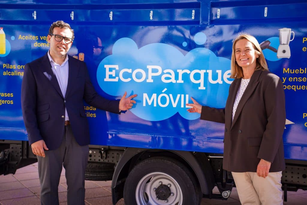Entra en funcionamiento en Motril el nuevo servicio de Ecoparque Móvil para «facilitar la gestión de los residuos por los barrios y anejos»