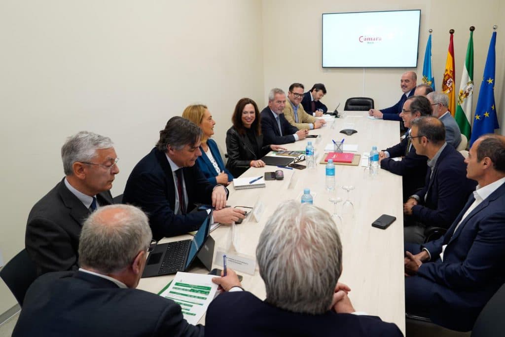 Rocío Díaz mantiene una reunión de trabajo con la Cámara de Comercio de Motril